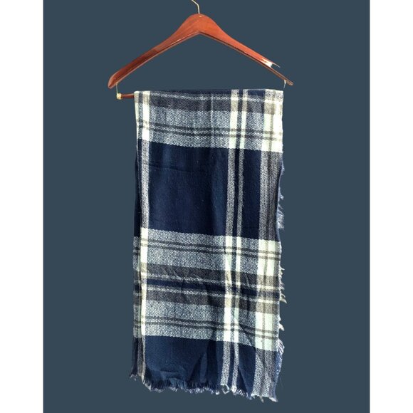 TIMELESS BLUE PLAID PICNIC STYLE SCARF BLANKET - Picture 1 of 3
